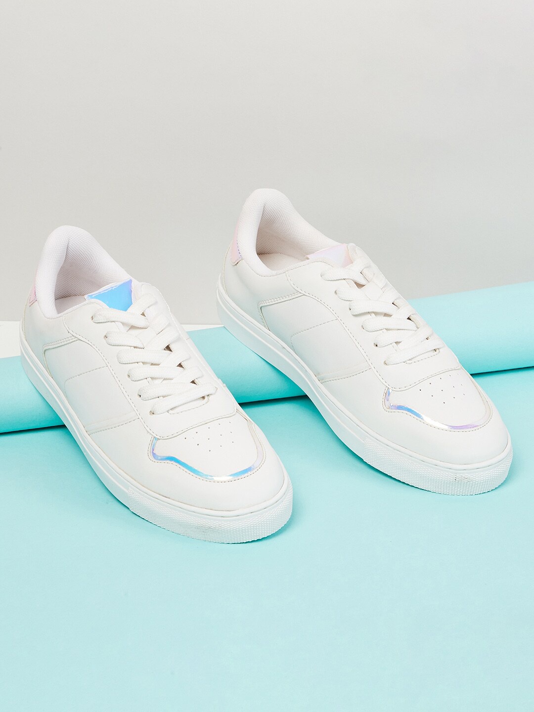 

max Women Casual Sneakers, White