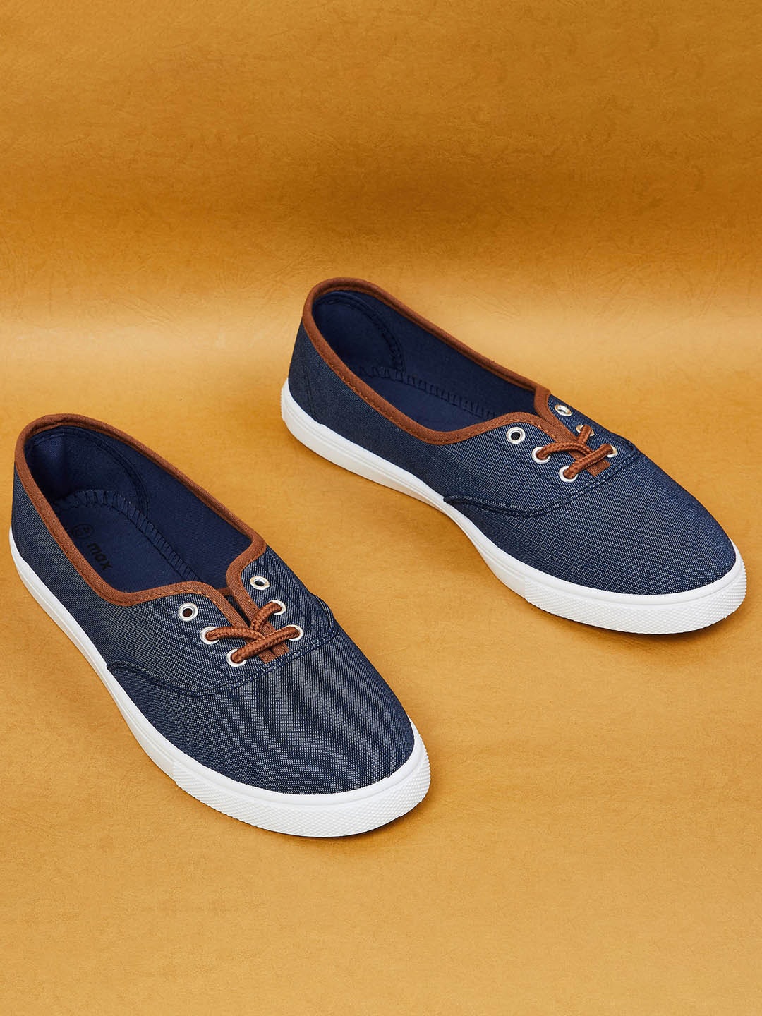 

max Women Blue Textured Sneakers