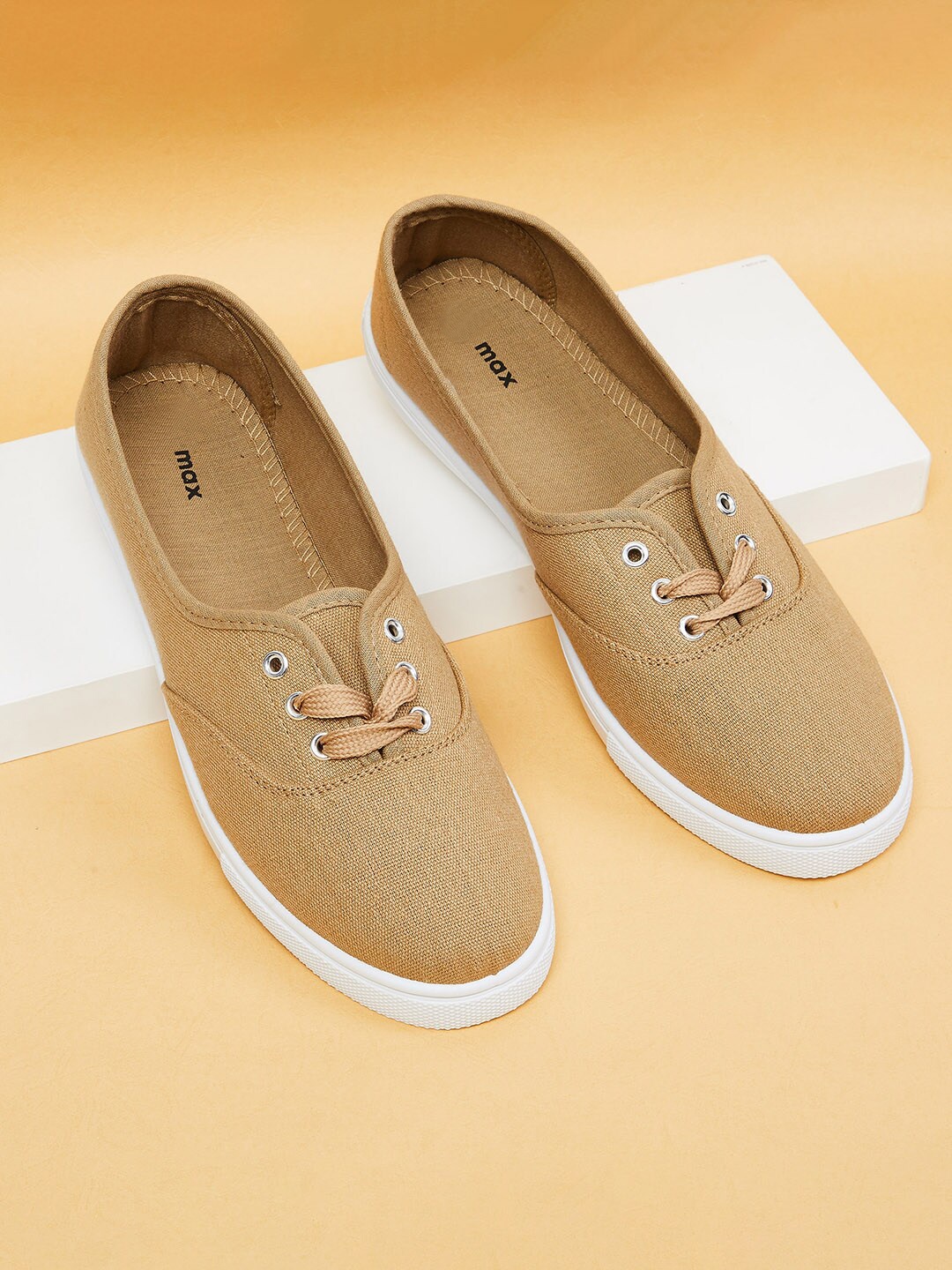 

max Women Casual Sneakers, Beige