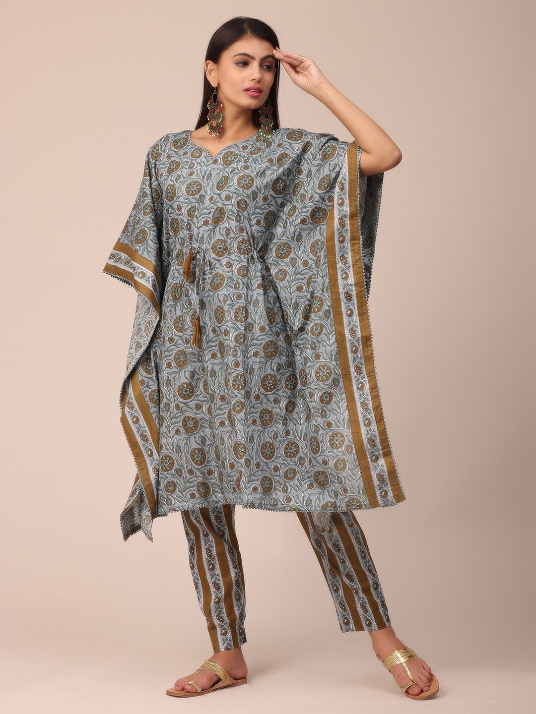 

NAYRA Women Grey & Olive Green Floral Printed Extended Sleeves Floral Kaftan Kurta