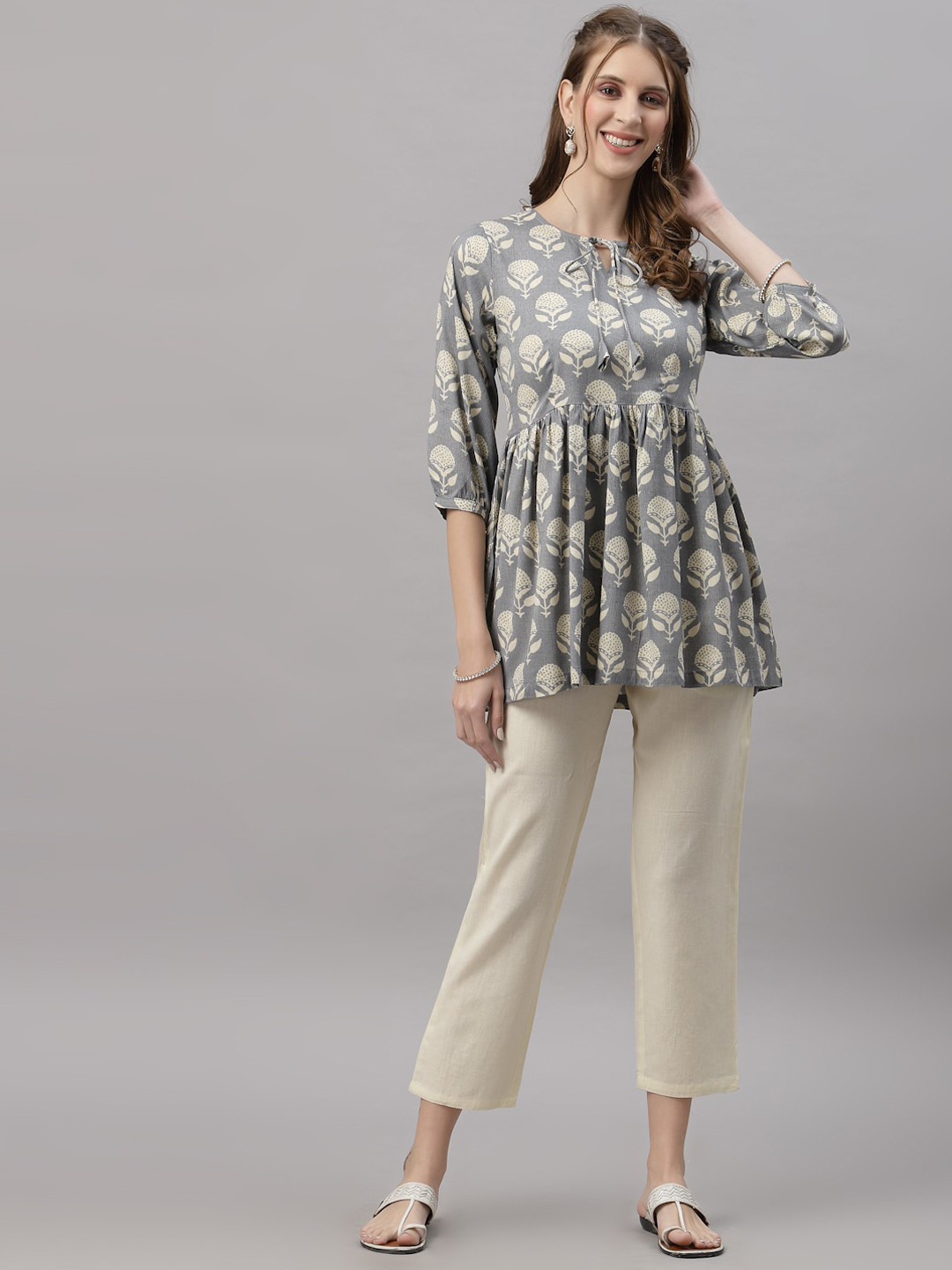 

Ragavi Women Grey & Cream Printed Pure Cotton Co-Ords