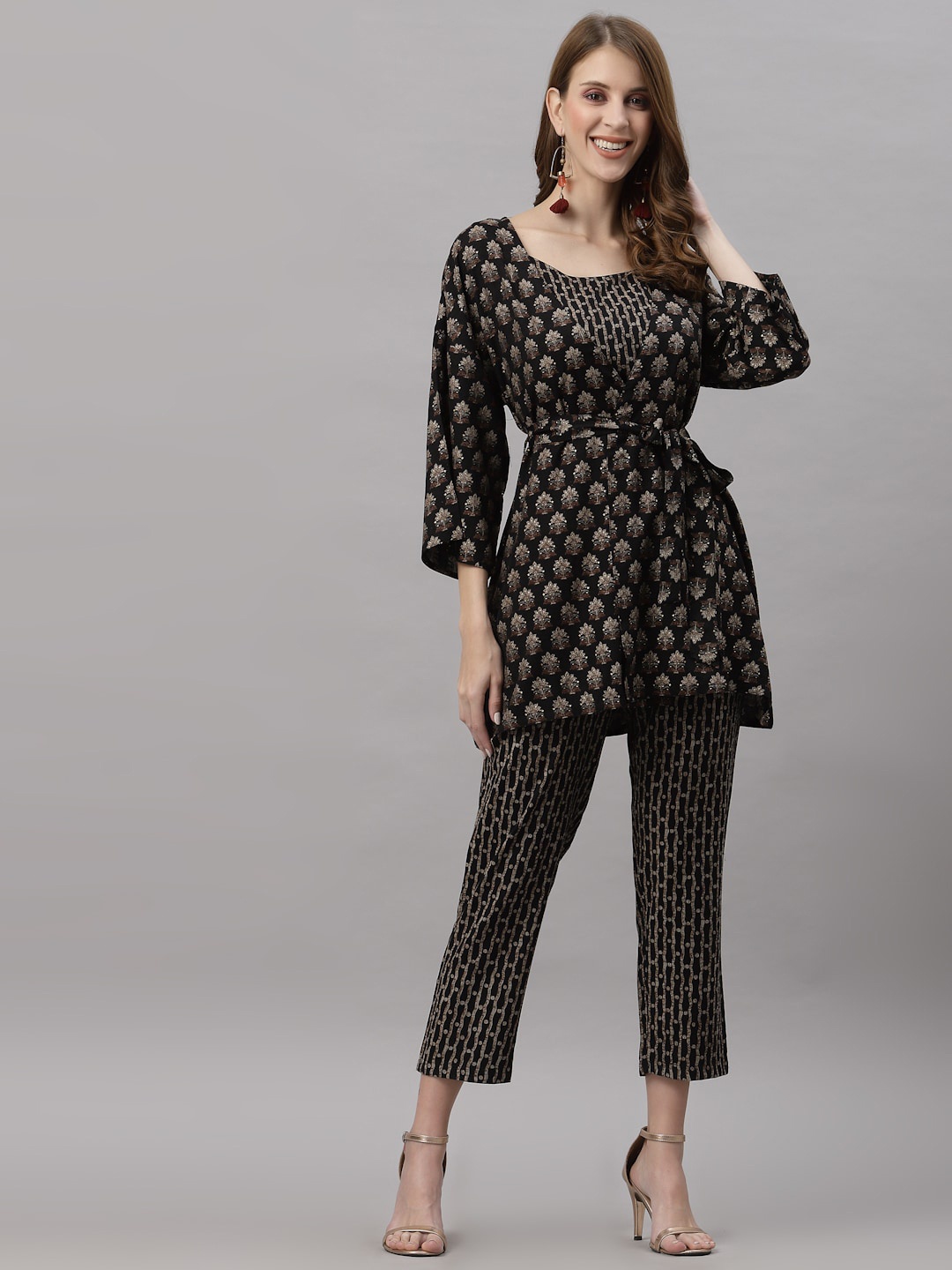 

Ragavi Women Black Printed Pure Cotton Co-Ords