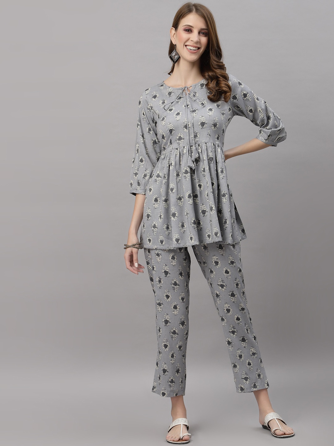 

Ragavi Women Grey Printed Pure Cotton Co-Ords