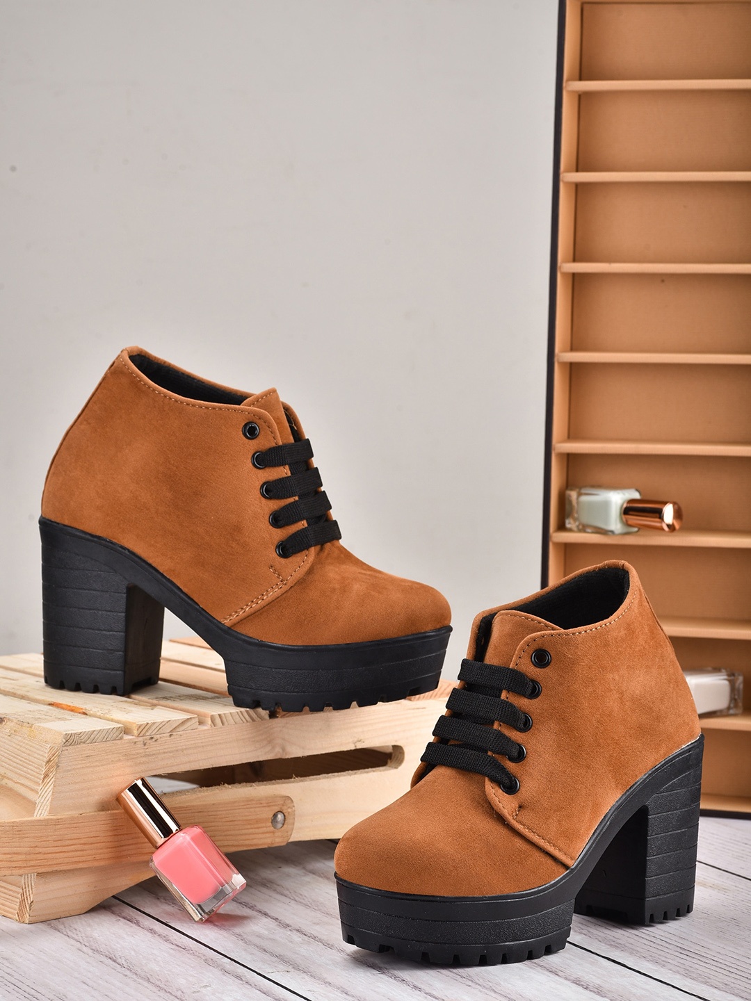 

Moonwalk Women Tan Brown & Black Solid Block Boots