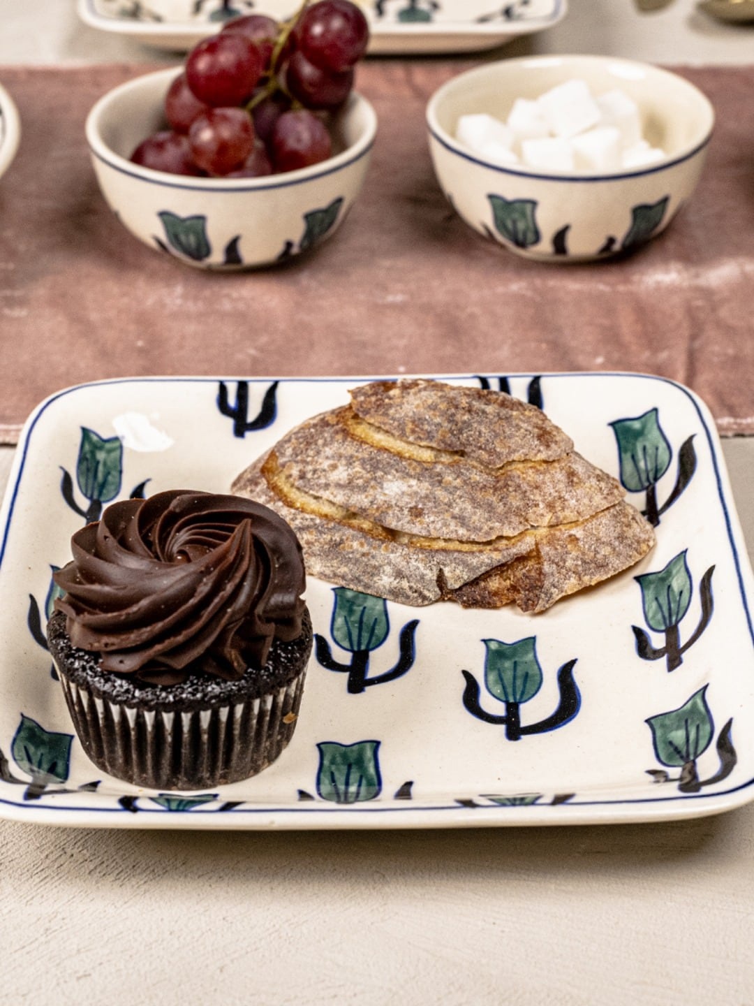 

The 7 DeKor Green Printed Food Platter