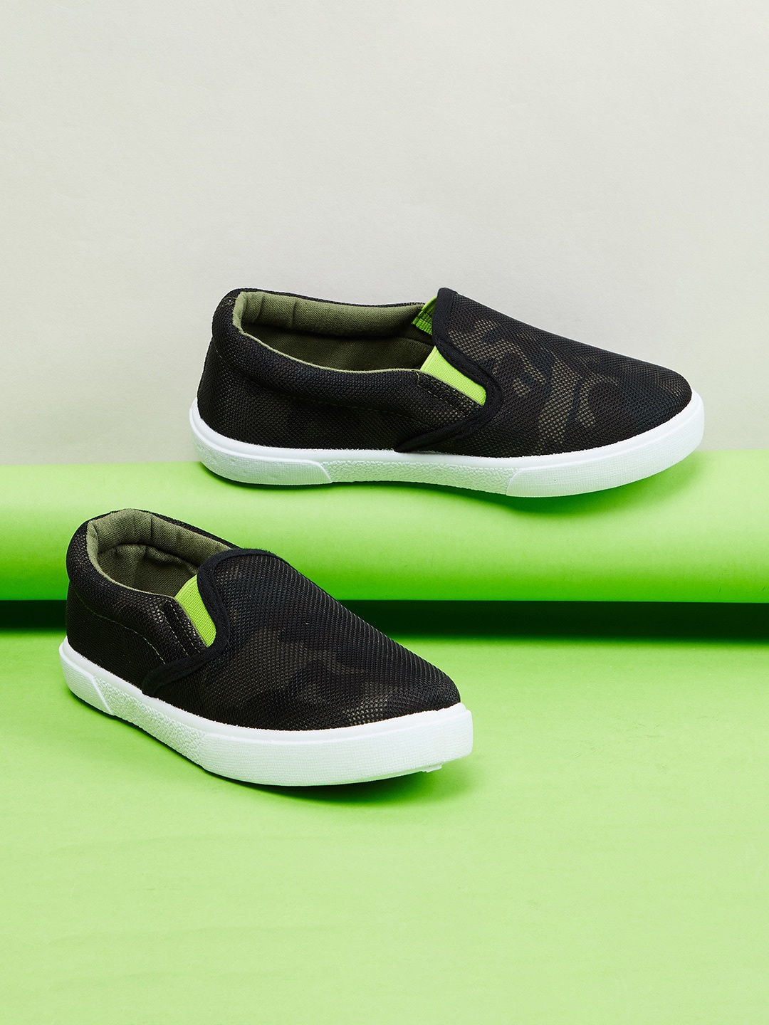 

max Boys Green Printed Slip-On Sneakers