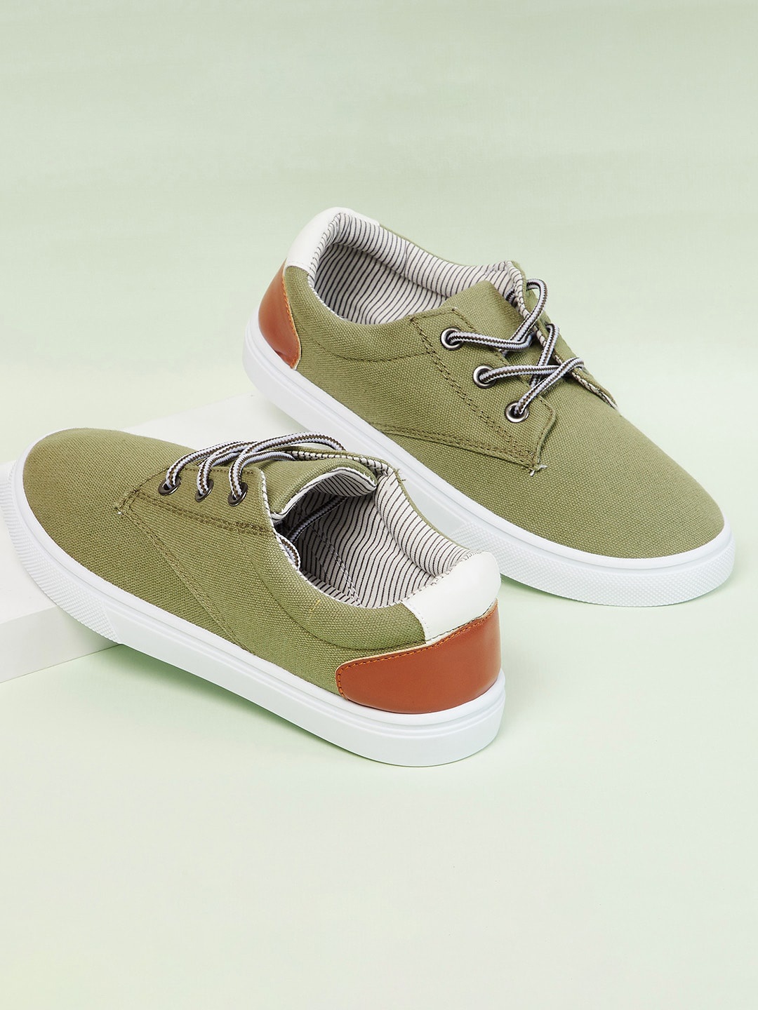 

max Boys Casual Sneakers, Olive