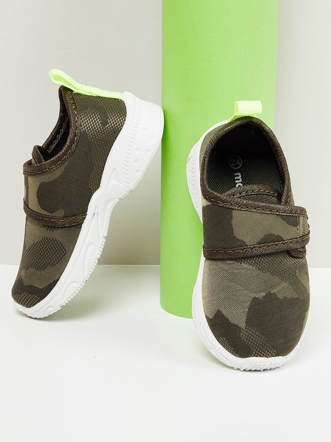

max Boys Textured Sneakers, Green