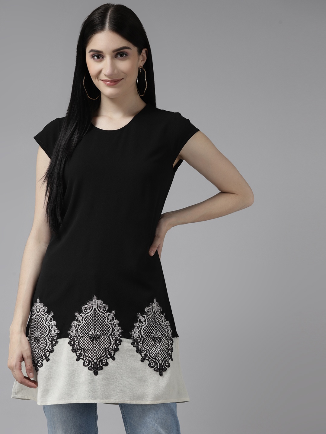 

Aarika Black & White Print Georgette Longline Top