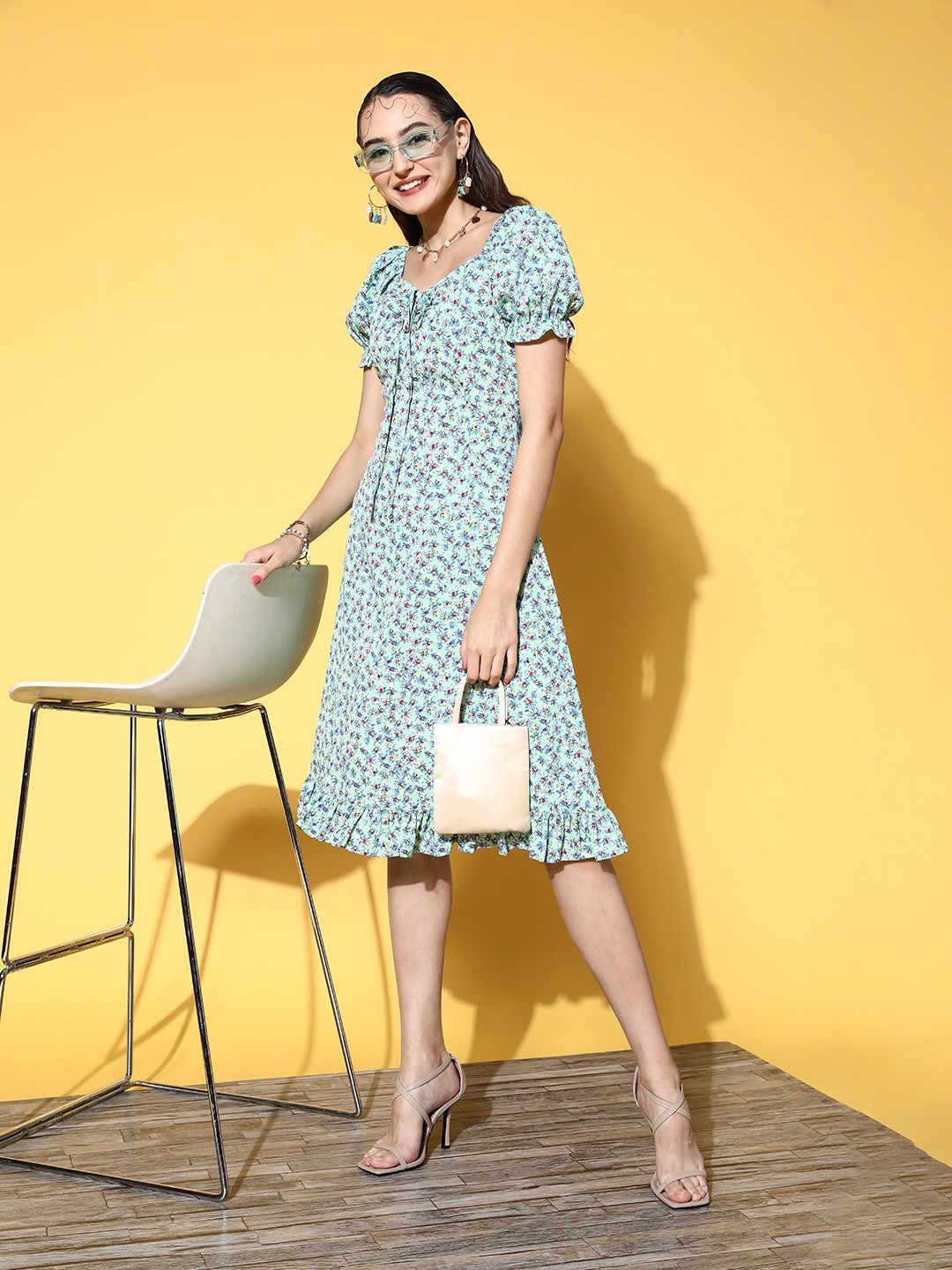 

Berrylush Women Stylish Green Floral Vacay Attire