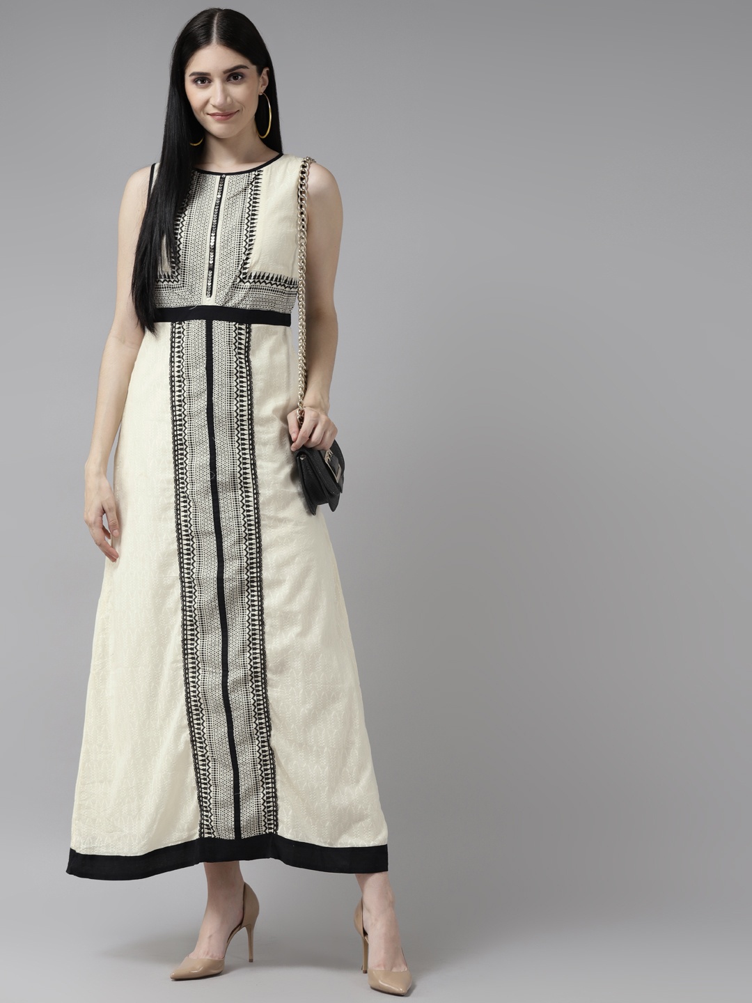

Aarika White & Black Ethnic Motifs Printed Maxi Dress