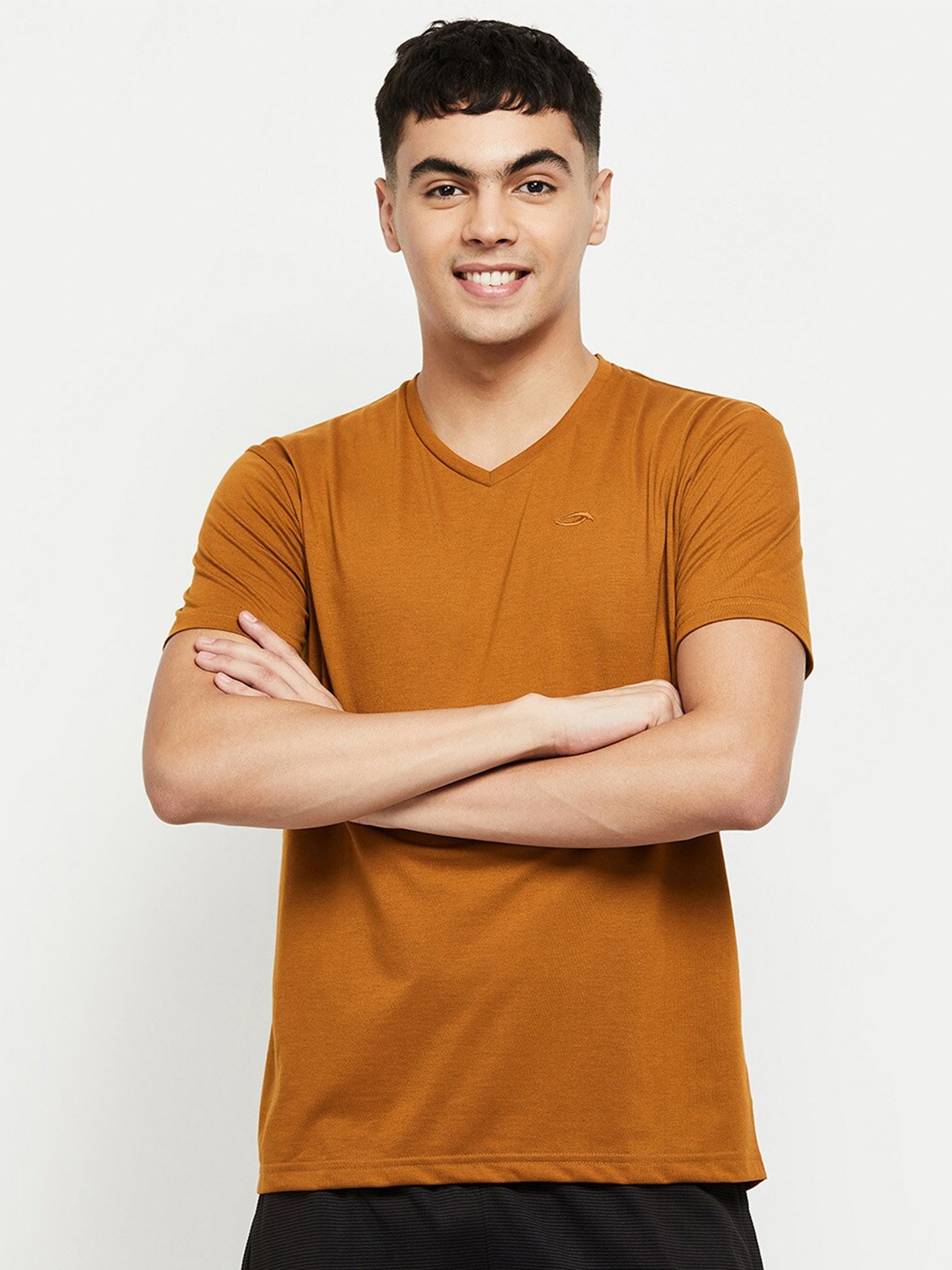 

max Men Orange V-Neck T-shirt