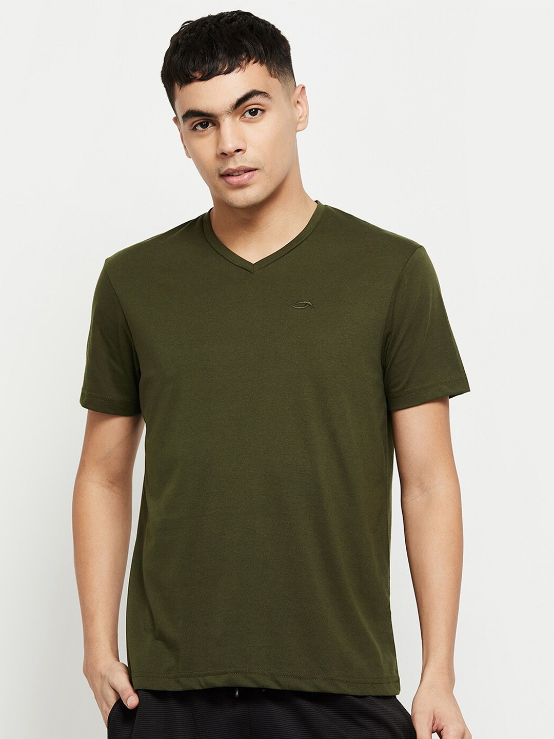 

max Men Green V-Neck Cotton T-shirt