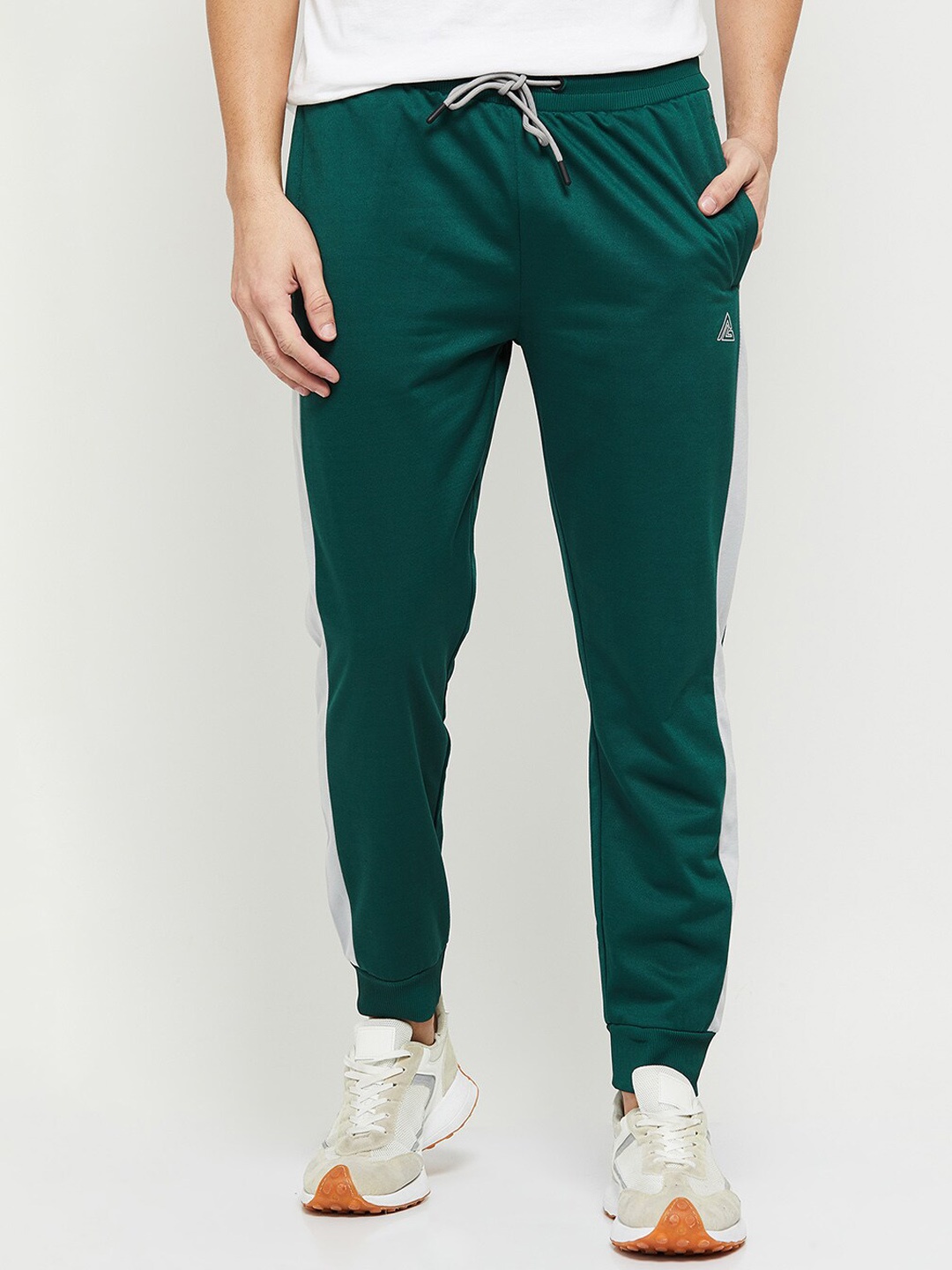 

max Men Green Solid Track Pants
