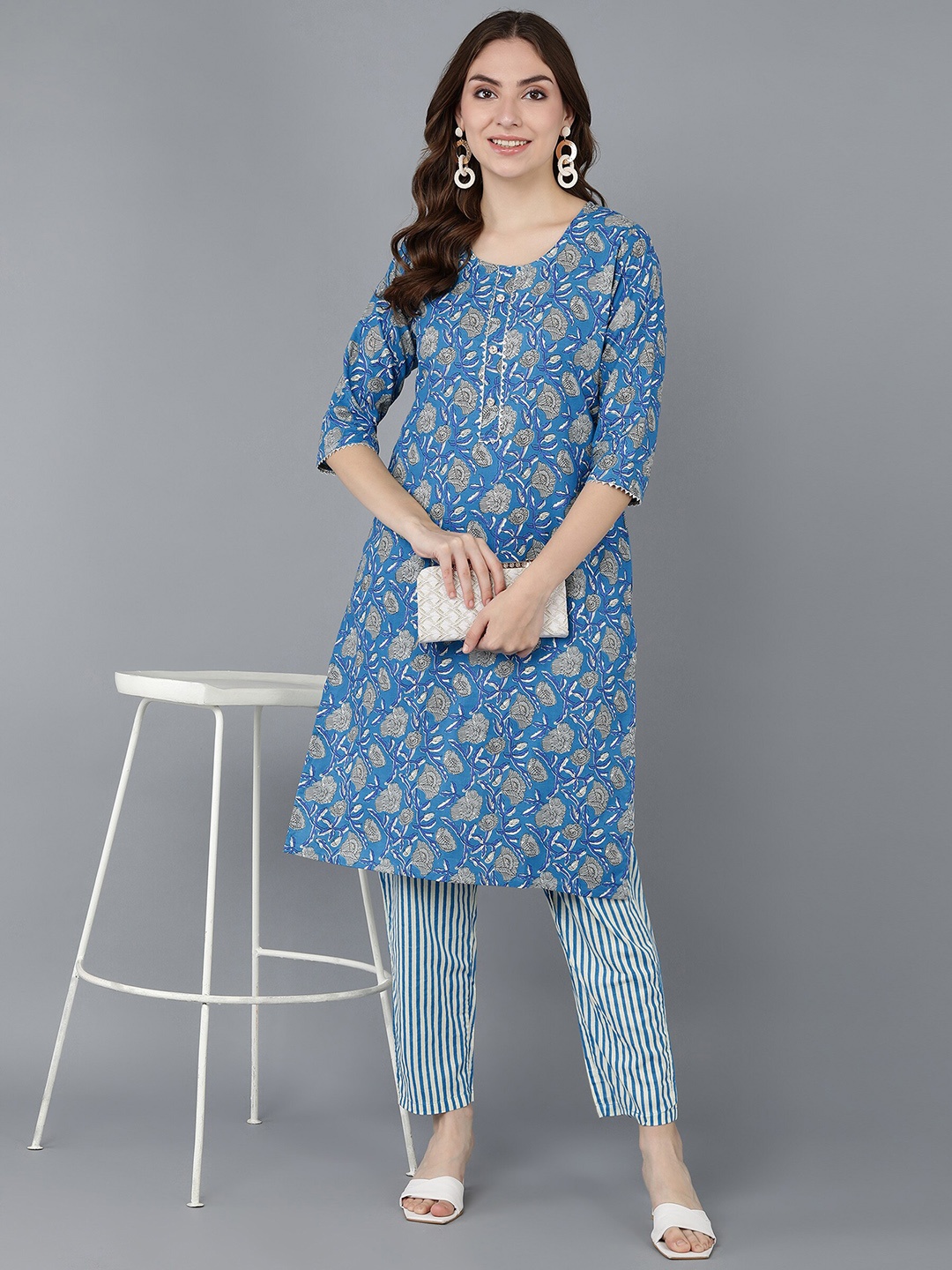 

kipek Women Floral Printed Kurta with Trousers, Blue