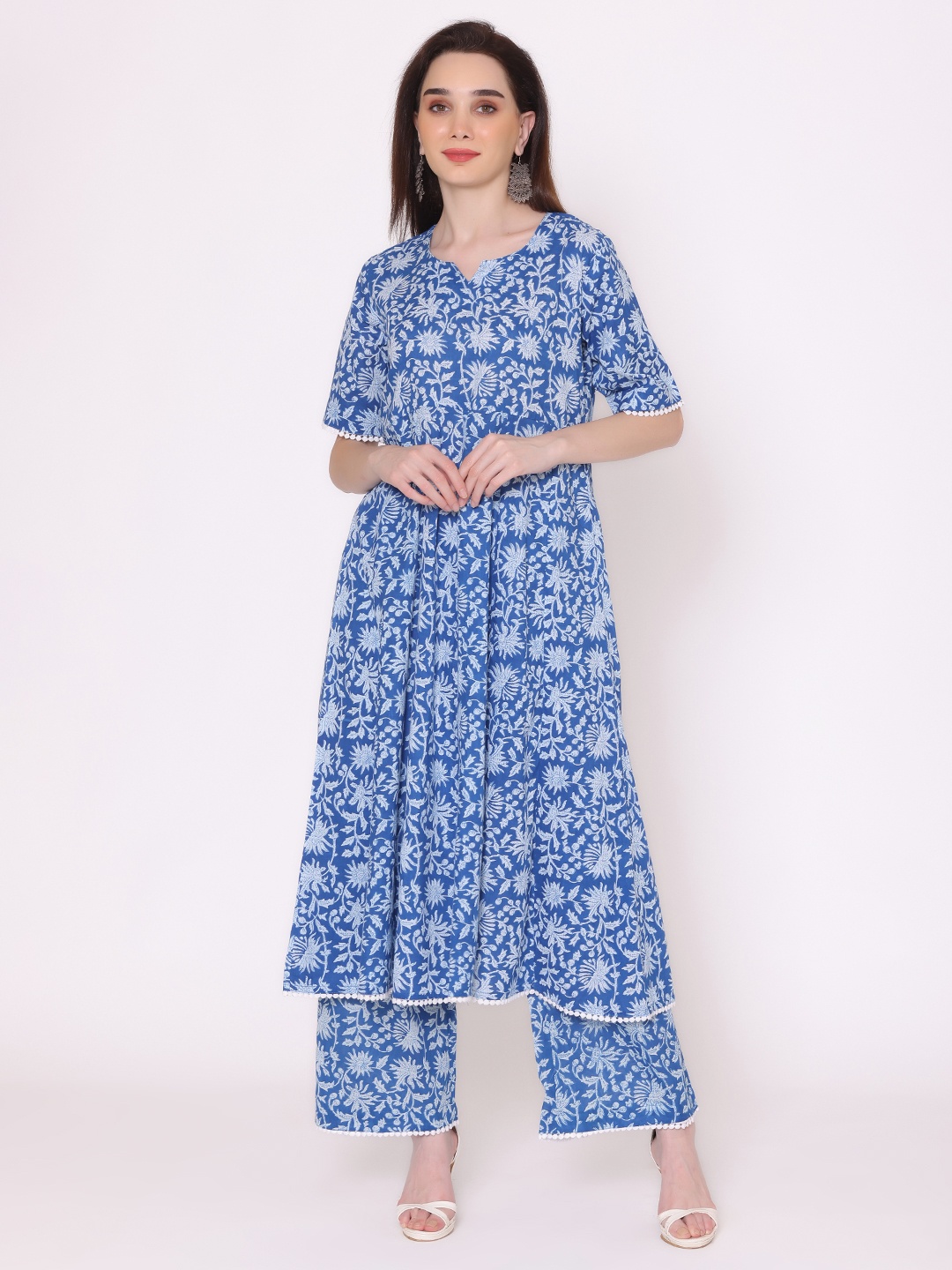 

Kalini Women Blue Floral Printed Pure Cotton Kurta with Trousers