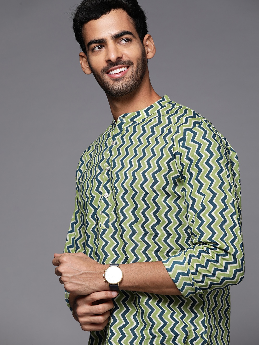 

Indo Era Men Green & Navy Blue Chevron Printed Cotton Kurta