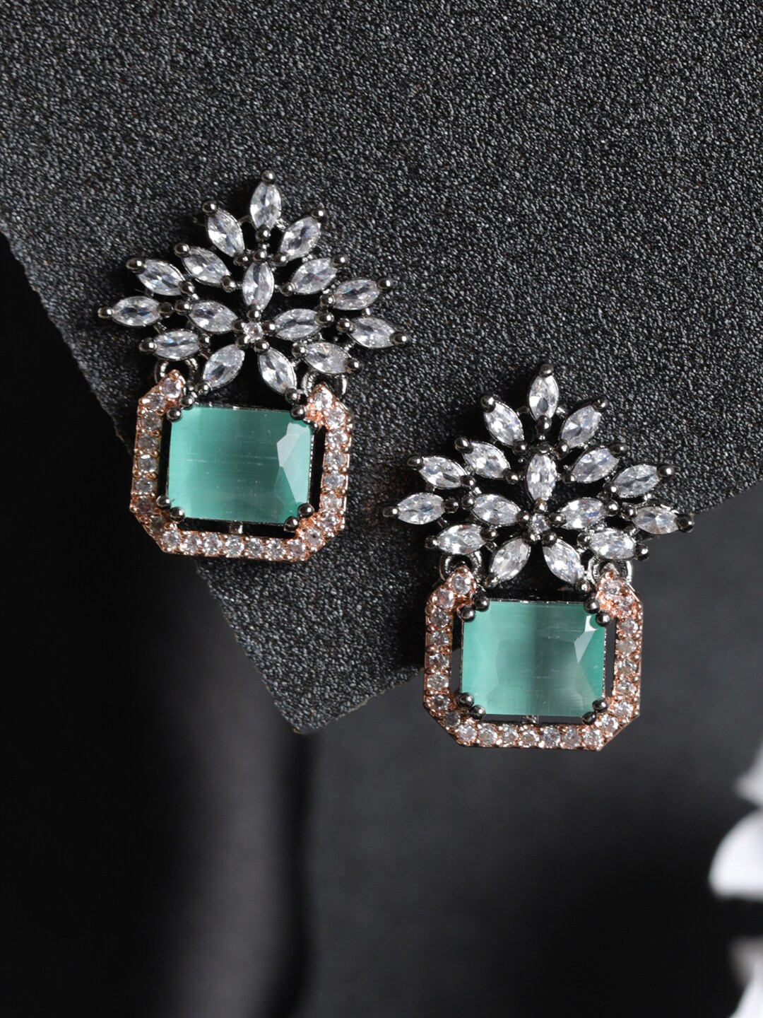 

Priyaasi Contemporary Green & Rose Gold-Plated Studs Earrings