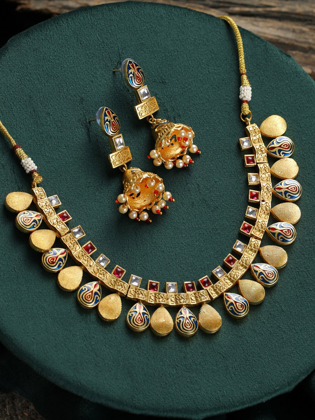 

Priyaasi Gold-Plated Stone Studded Jewellery Set