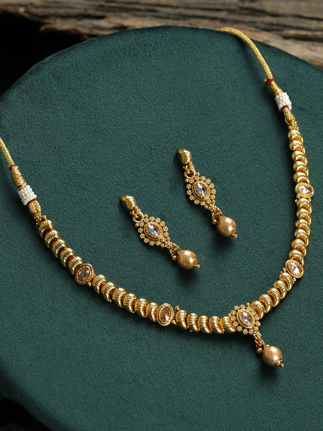 

Priyaasi Gold-Plated White Stone Studded & Beaded Jewellery Set