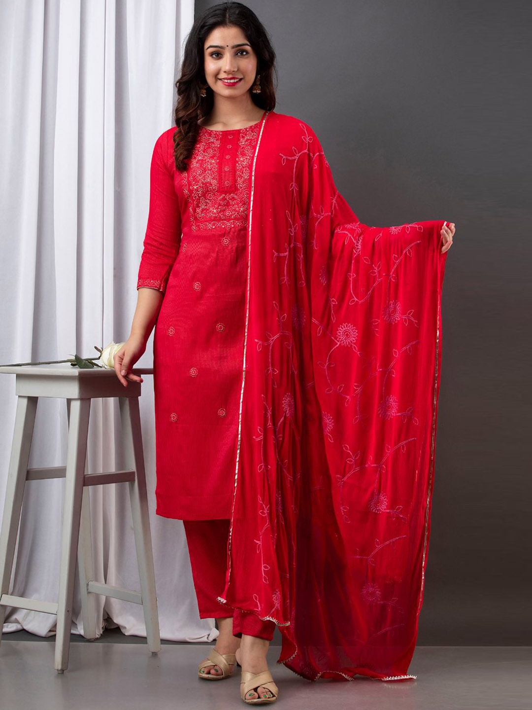 

Kesarya Women Floral Embroidered Pure Cotton Kurta with Palazzos & With Dupatta, Red