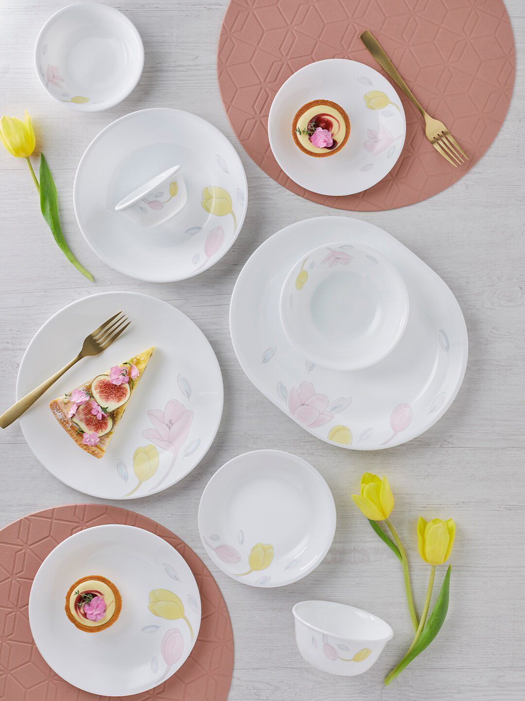 

Corelle Set Of 6 Floral Printed Glossy Plates, White