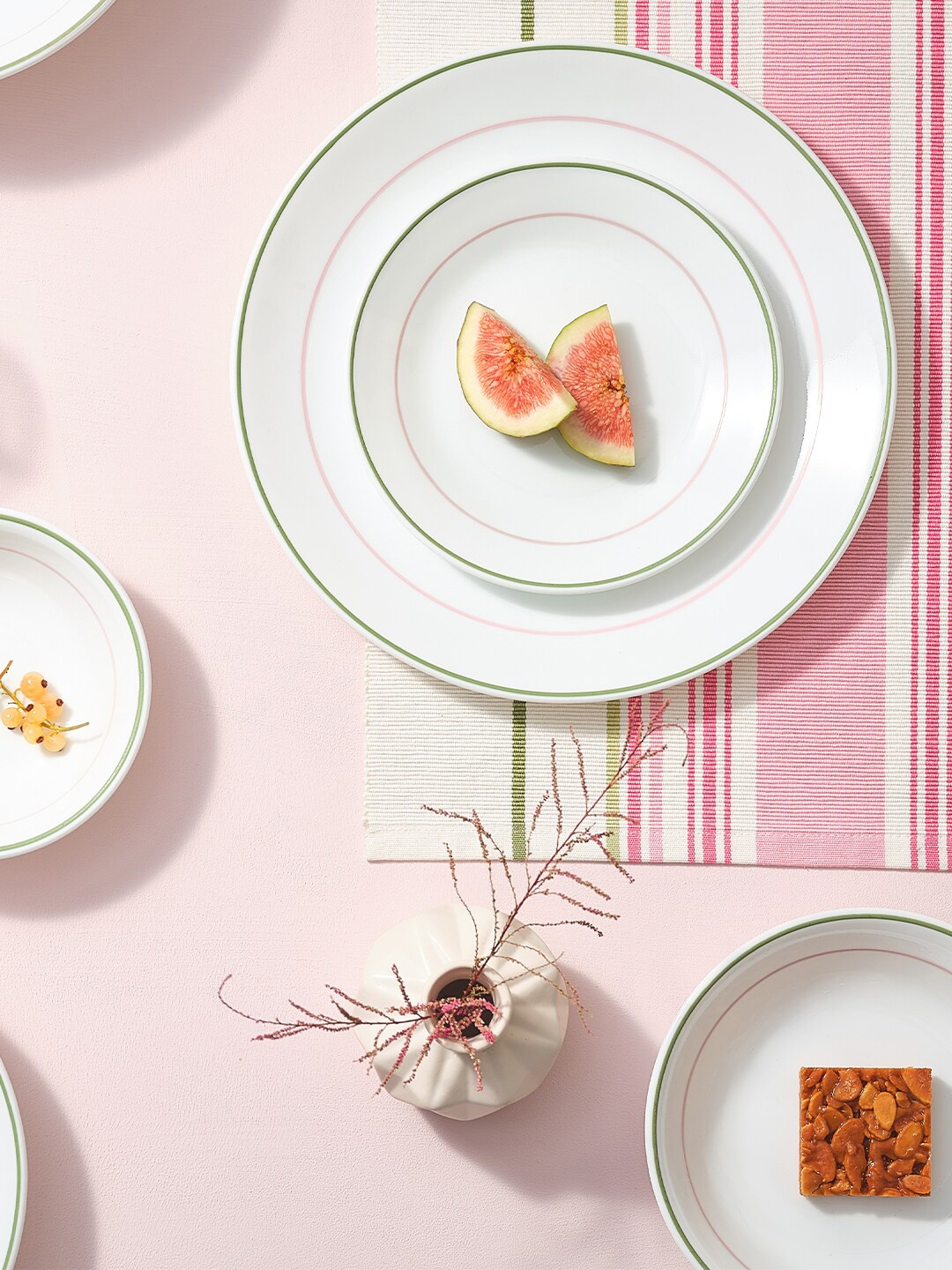 

Corelle Set Of 6 Pieces Geometric Printed Glossy Plates, White