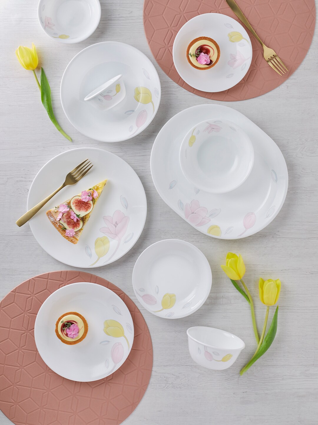 

Corelle Set of 6 Dishwasher And Microwave SafeFloral Printed Glossy Plates, White