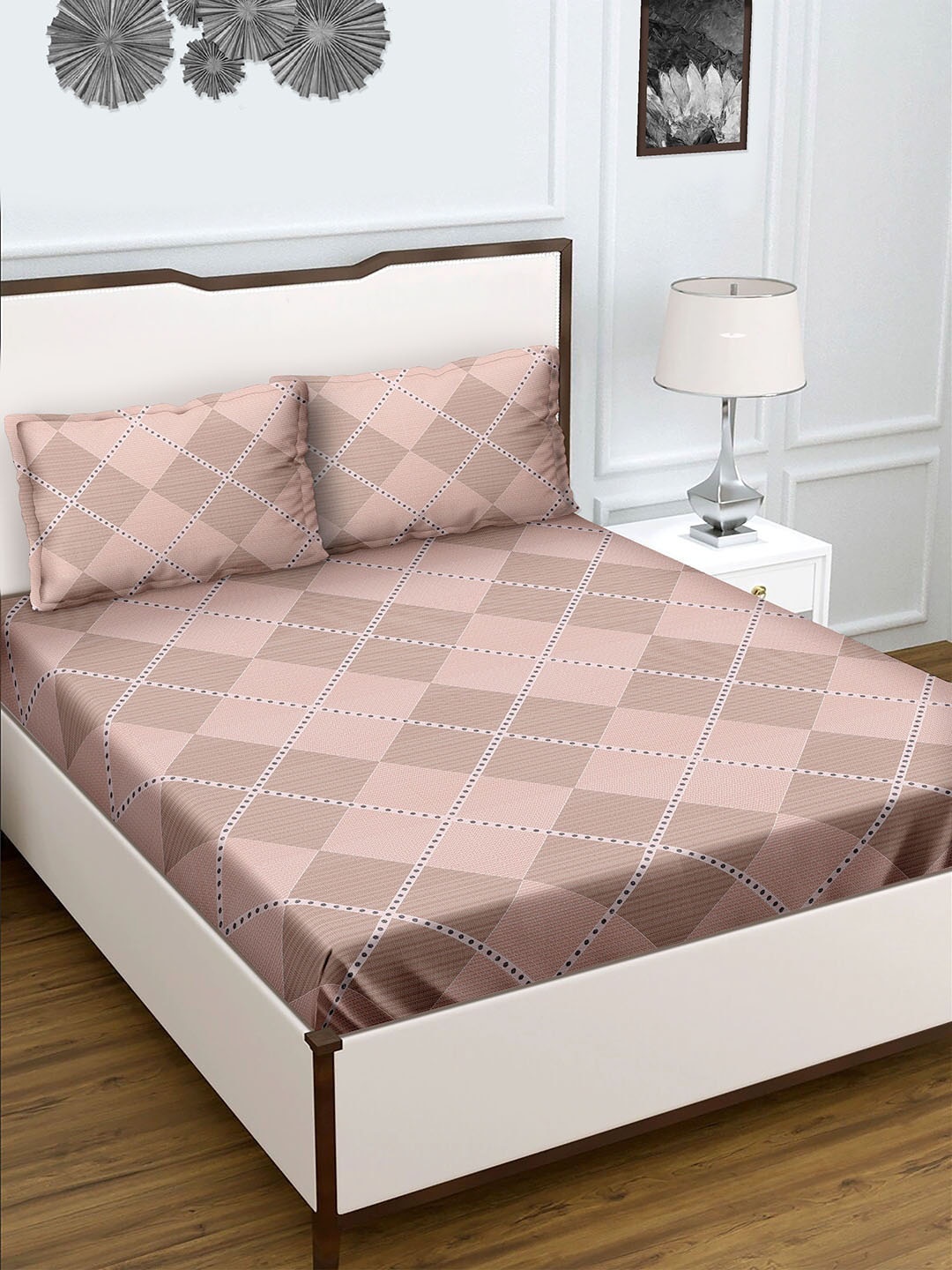 

BELLA CASA Pink Geometric 210 TC Queen Cotton Bedsheet with 2 Pillow Covers