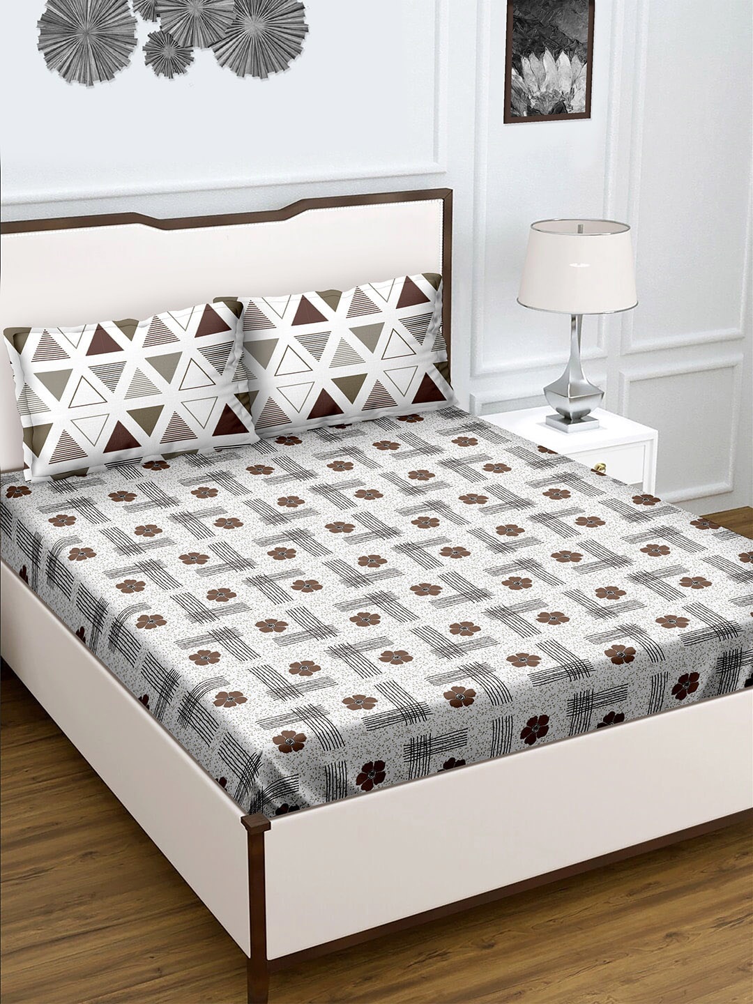 

BELLA CASA Grey & Brown Geometric 180 TC King Bedsheet with 2 Pillow Covers