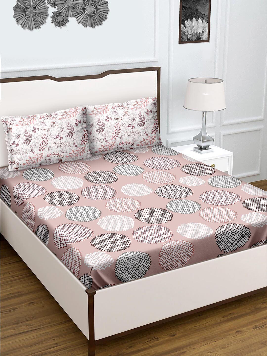 

BELLA CASA Pink & White Geometric 180 TC Queen Bedsheet with 2 Pillow Covers