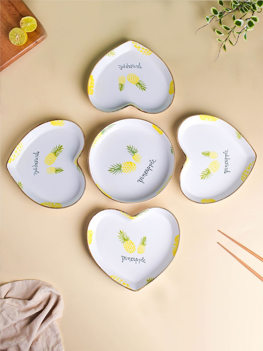 

Nestasia 5 Pieces Microwave Safe Printed Ceramic Glossy Heart Plates, White