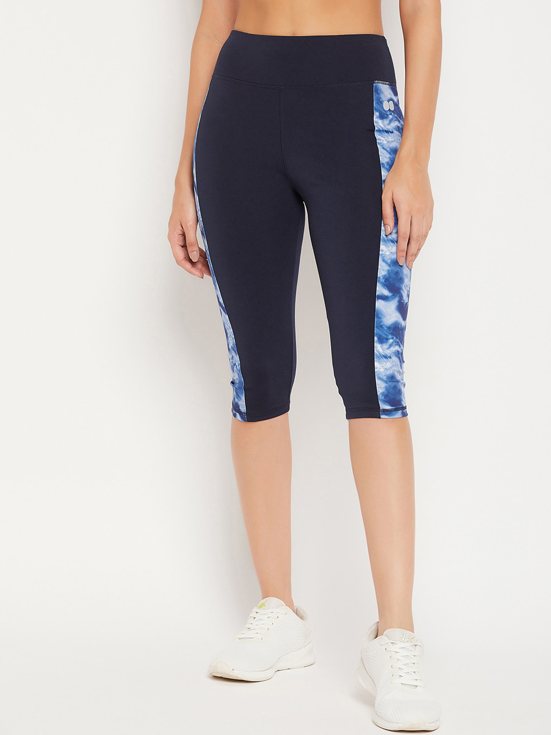 

Clovia Women Blue Printed Capri Tights
