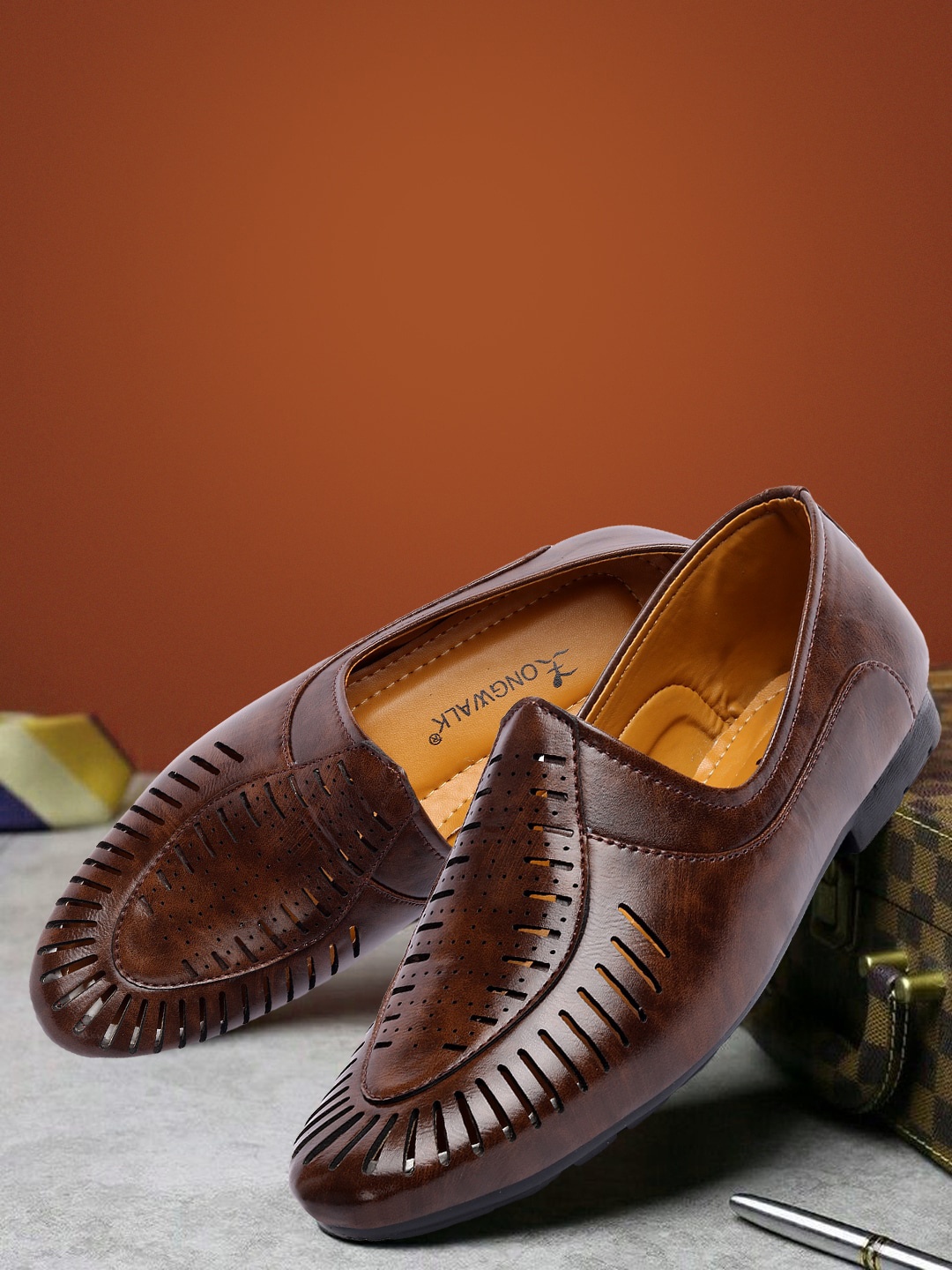 

Longwalk Men Synthetic Leather Loafers, Brown