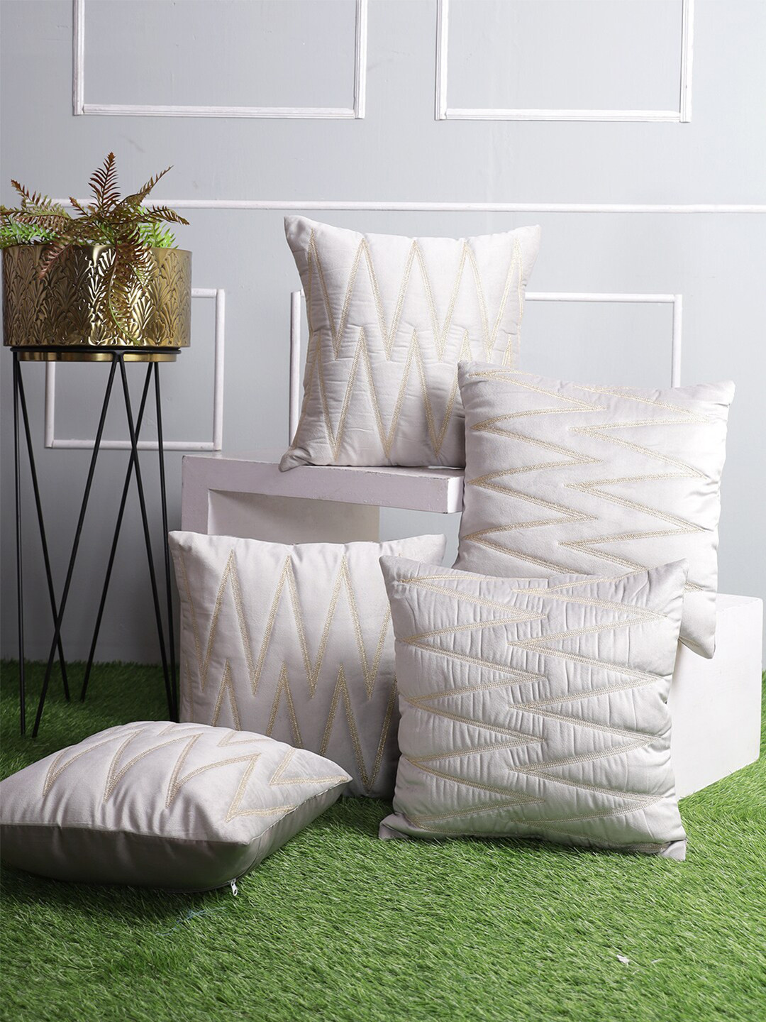 

ROMEE White & Gold-Toned Set of 5 Geometric Velvet Square Cushion Covers