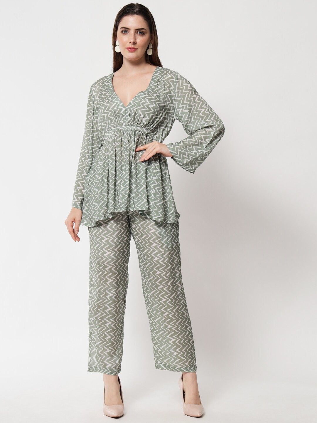 

trueBrowns Women Light Green Chevron Printed Co-Ords Set