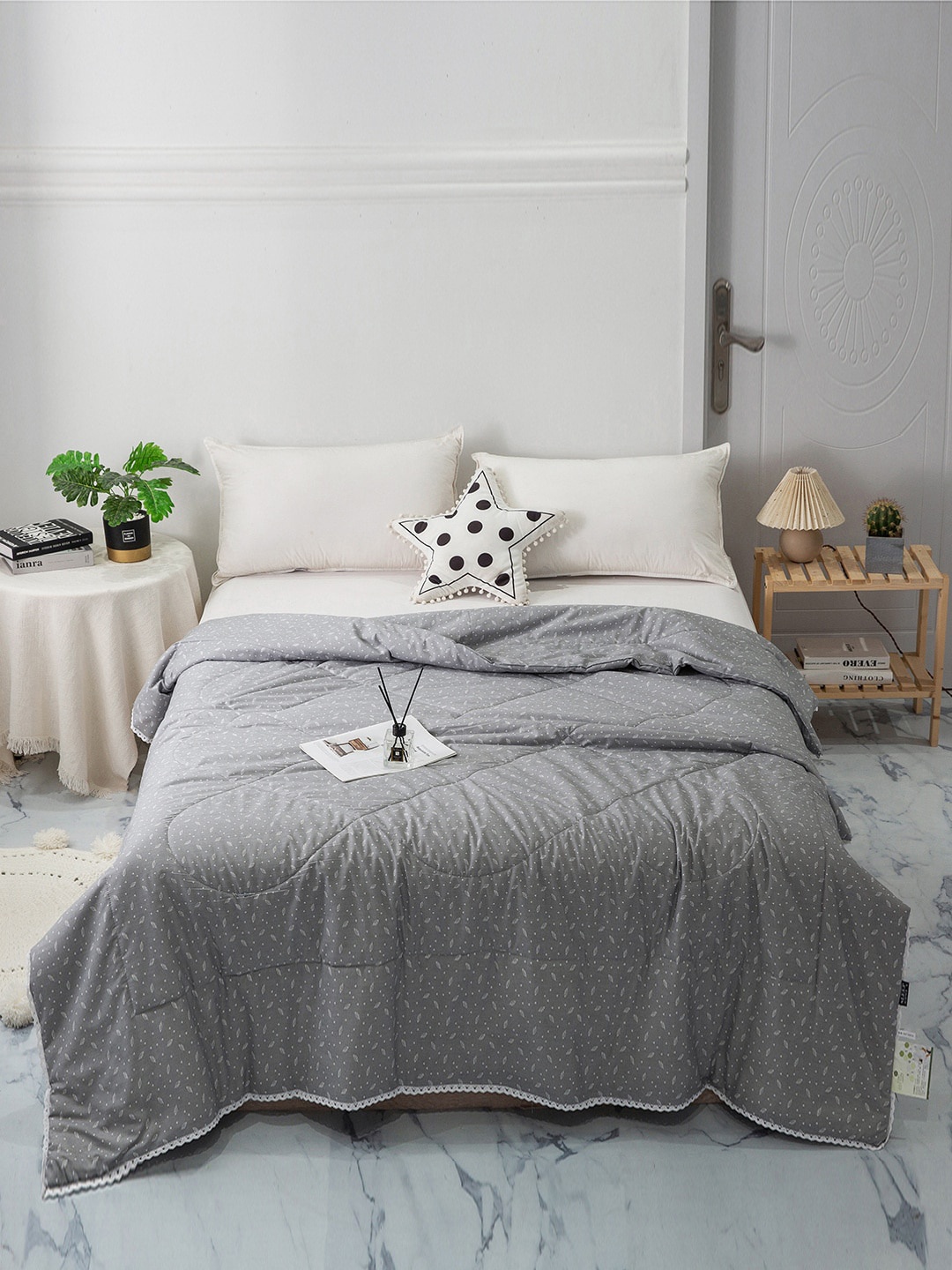 

JC HOME Grey & White Ethnic Motifs AC Room 300 GSM Double Bed Quilt