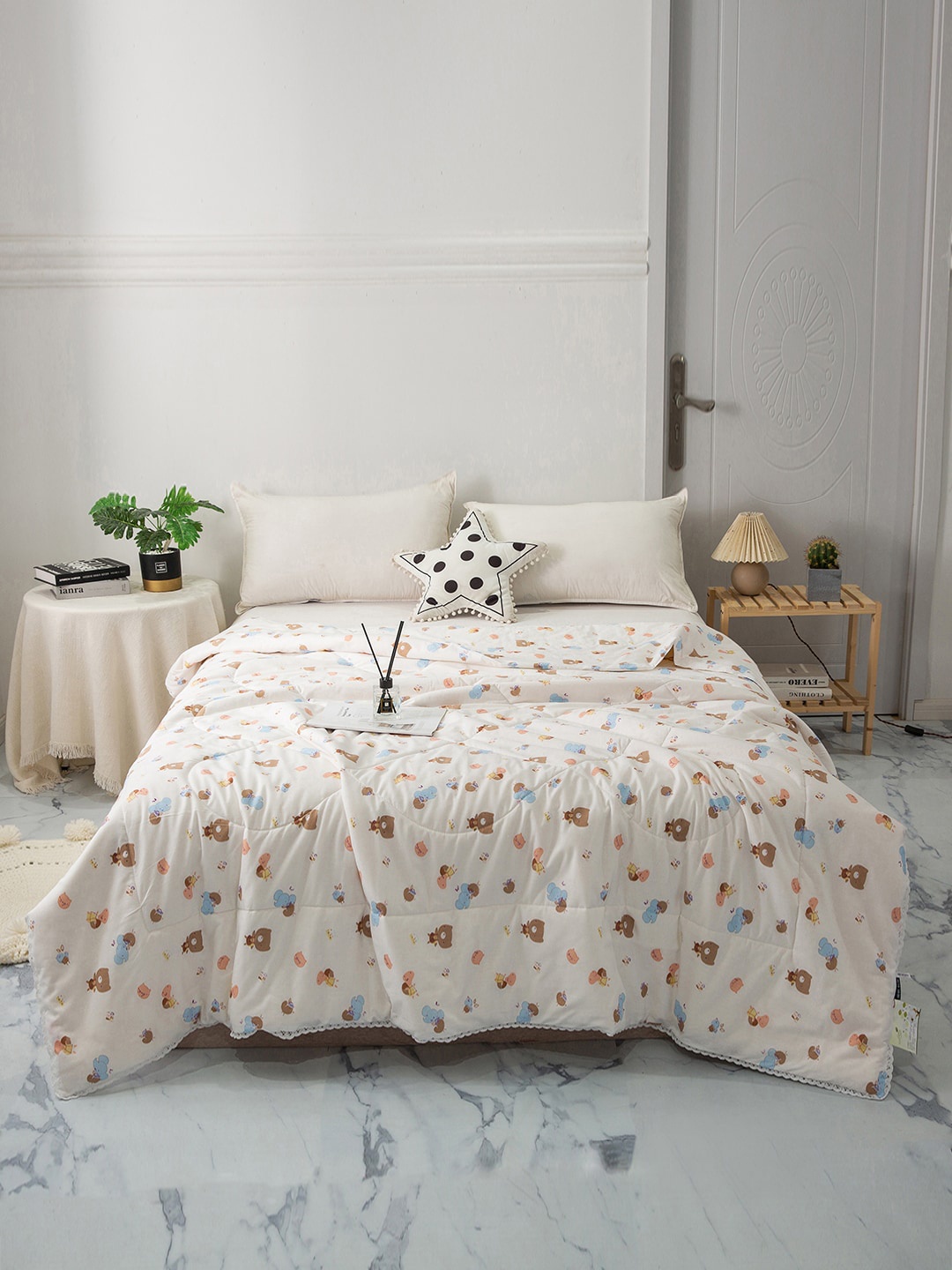 

JC HOME AC Room 300 GSM Single Bed Quilt, White