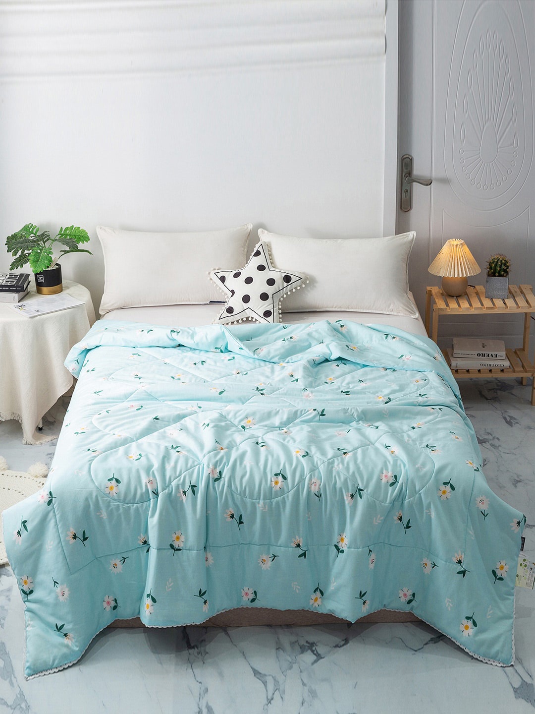 

JC HOME Blue White Floral AC Room 300 GSM Double Bed Quilt