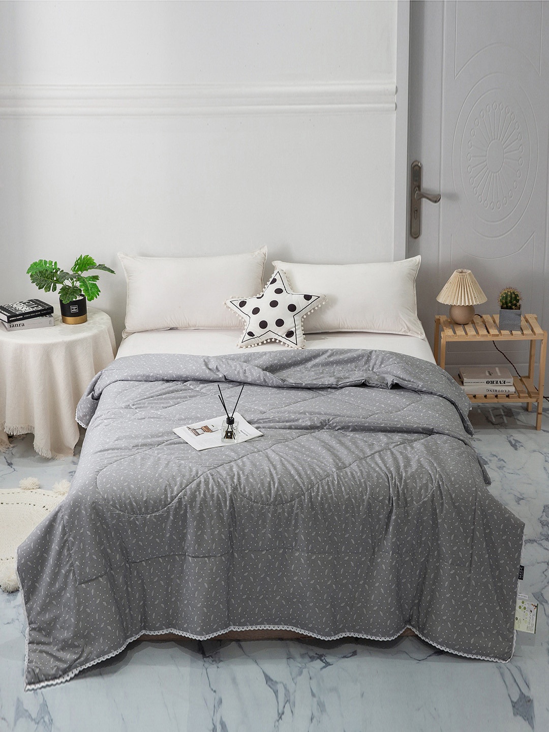 

JC HOME Grey & White AC Room 300 GSM Double Bed Quilt