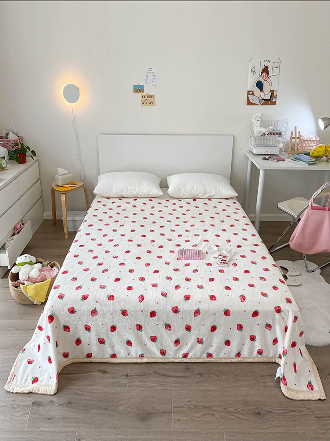 

JC Collection White & Red Floral AC Room 350 GSM Double Bed Blanket