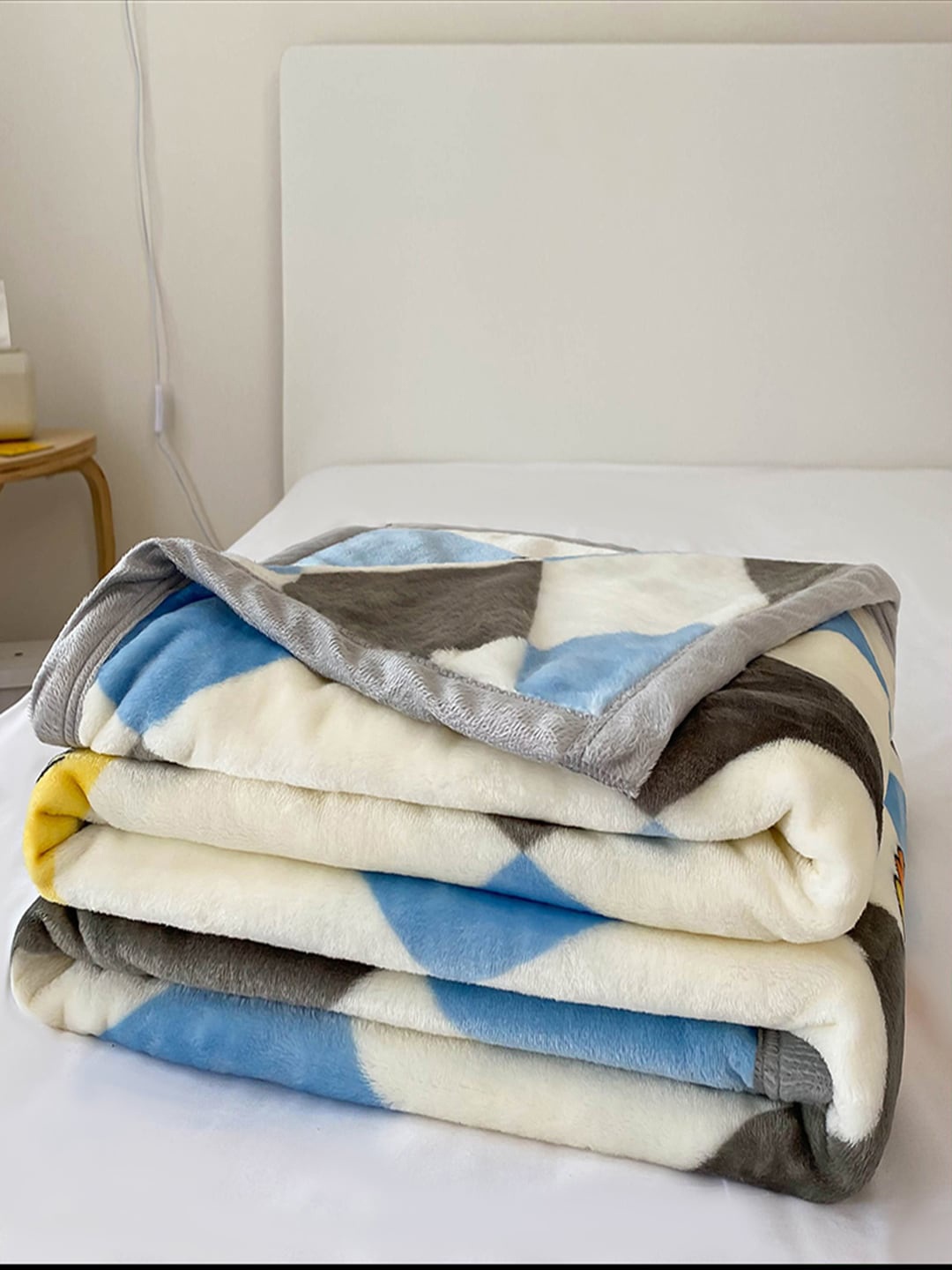 

JC Collection White & Grey Geometric AC Room 350 GSM Double Bed Blanket
