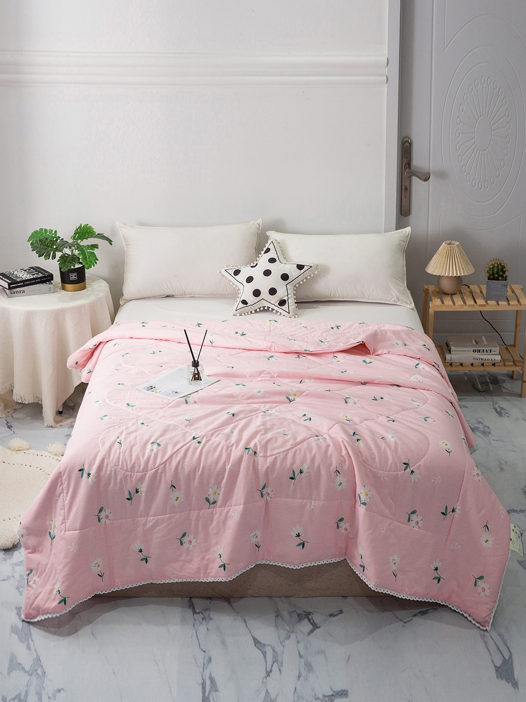 

JC HOME Pink White Floral AC Room 300 GSM Double Bed Quilt