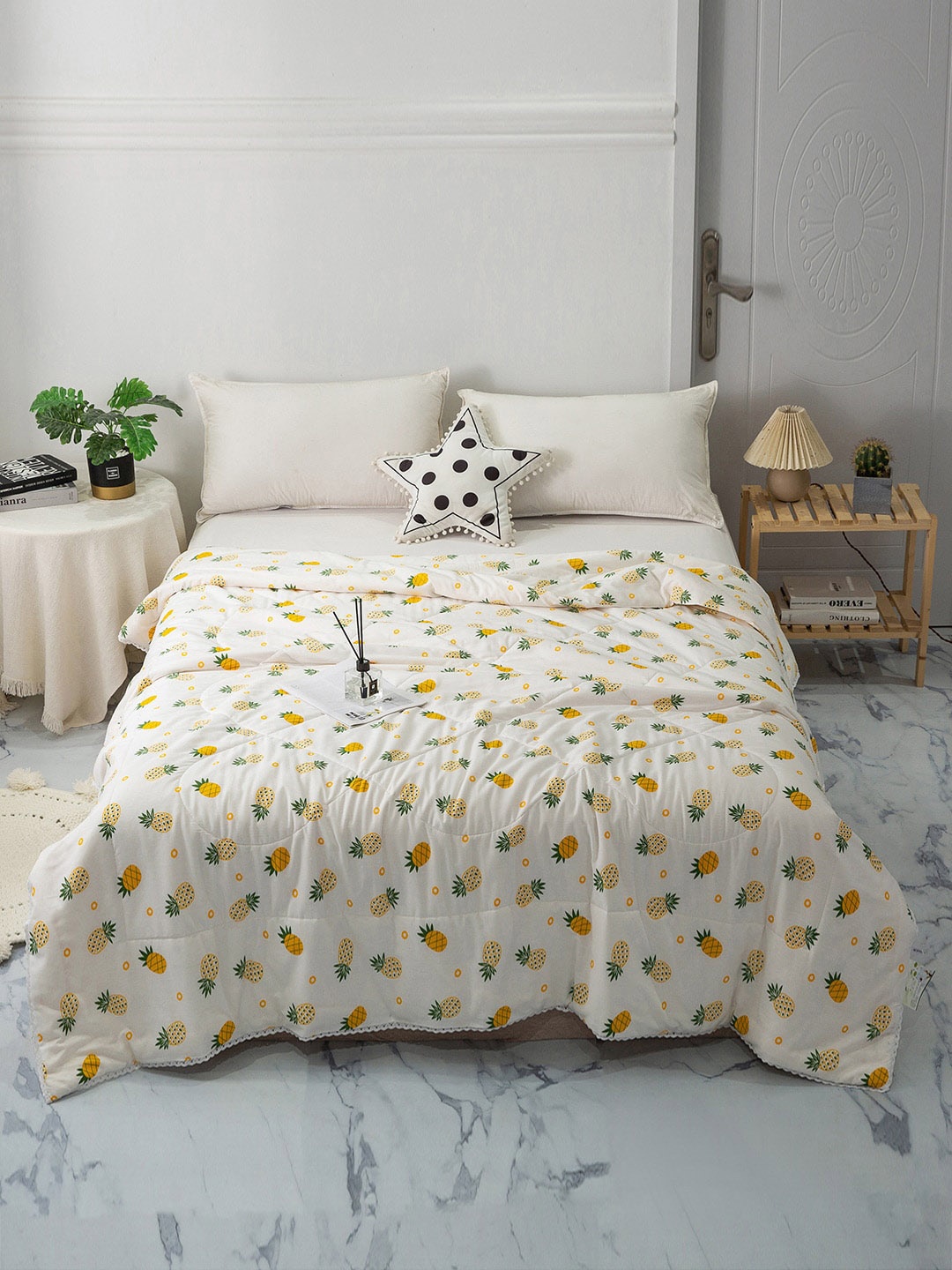 

JC HOME AC Room 300 GSM Single Bed Quilt, White