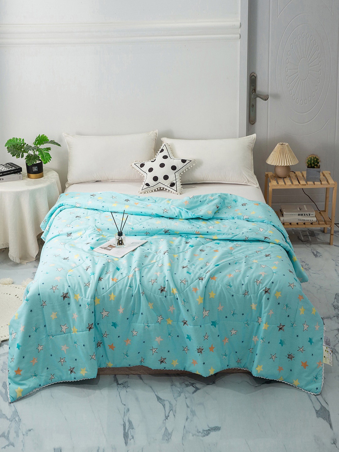 

JC HOME Blue Orange Geometric AC Room 300 GSM Double Bed Quilt