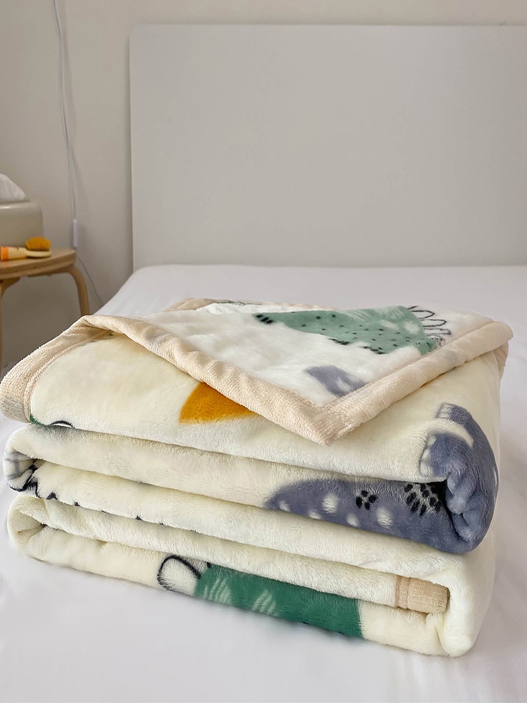 

JC Collection Cartoon Characters AC Room 350 GSM Double Bed Blanket, Off white