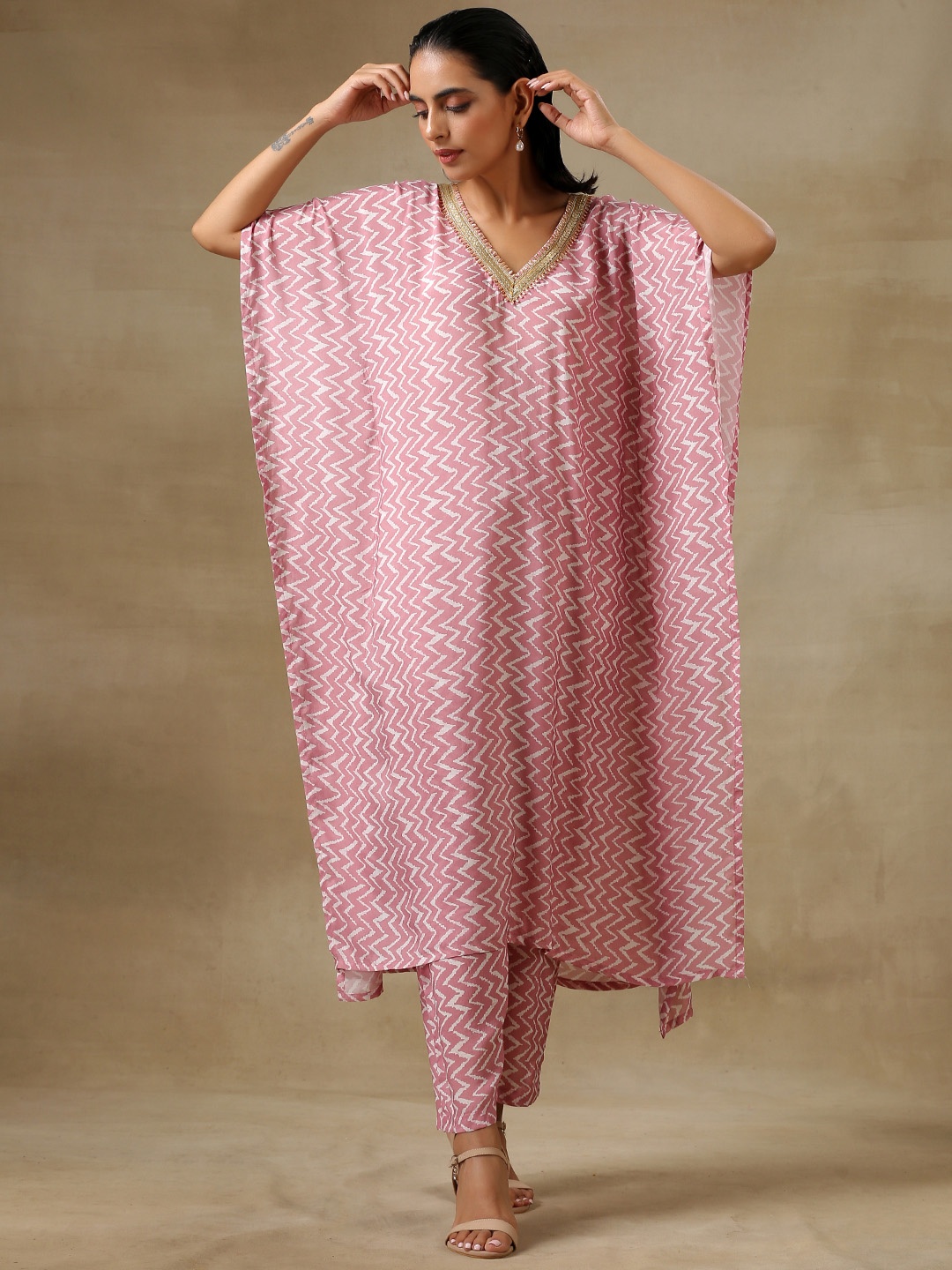 

trueBrowns Women Mauve Printed Kaftan Kurta with Trouser