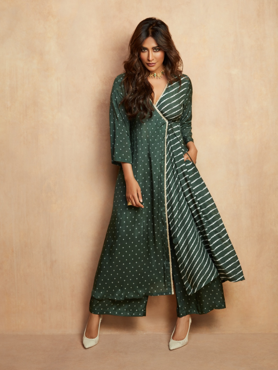 

trueBrowns Women Printed Angrakha Kurta with Trousers, Green