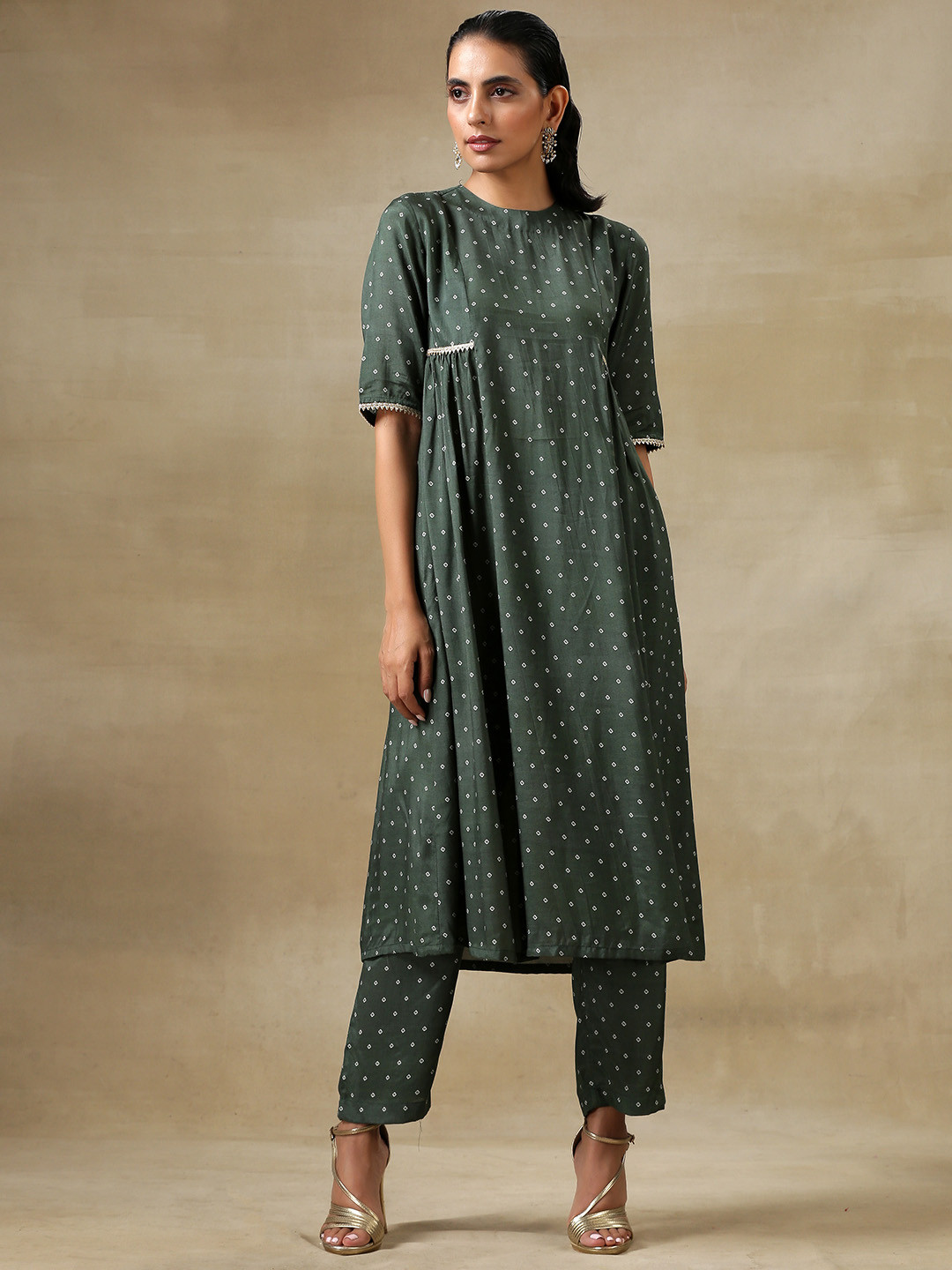 

trueBrowns Women Green Bandhani Printed Panelled Kurta with Trouser