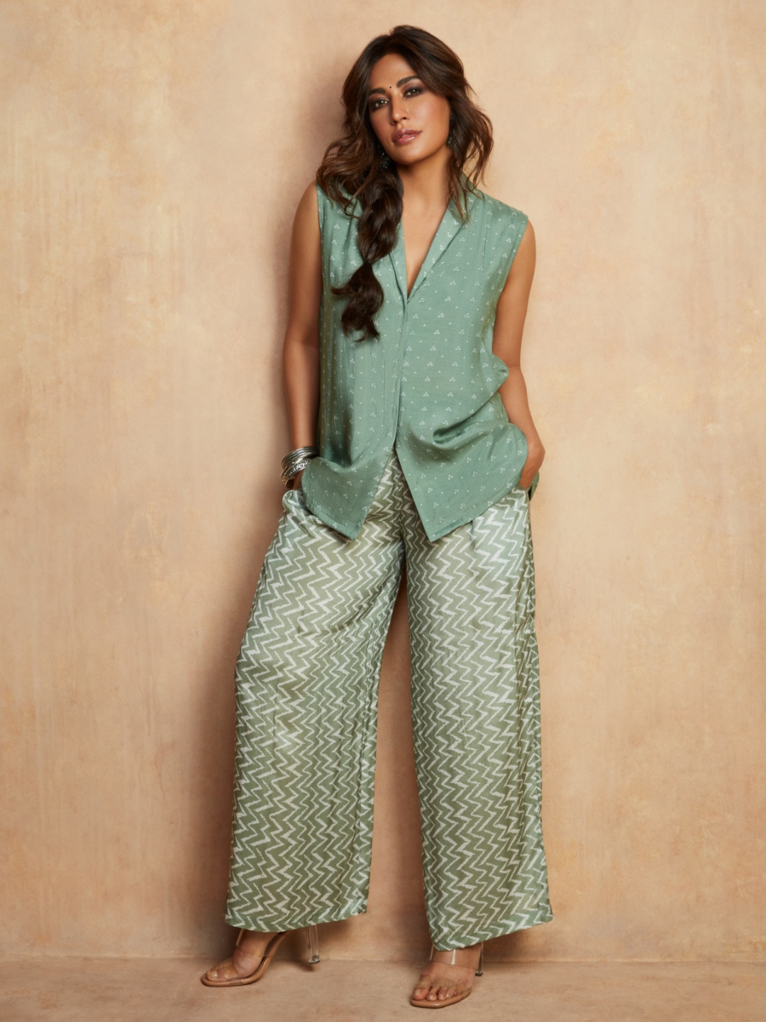 

trueBrowns Women Green Printed Layered Kurti with Sharara